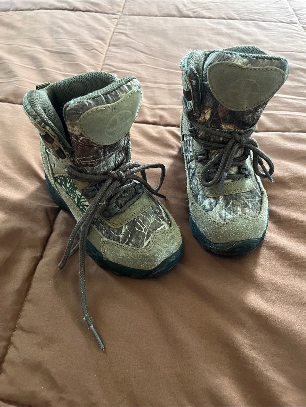 Itasca Hiking boots. Kids Camo Lace-Up Outdoor Waterproof